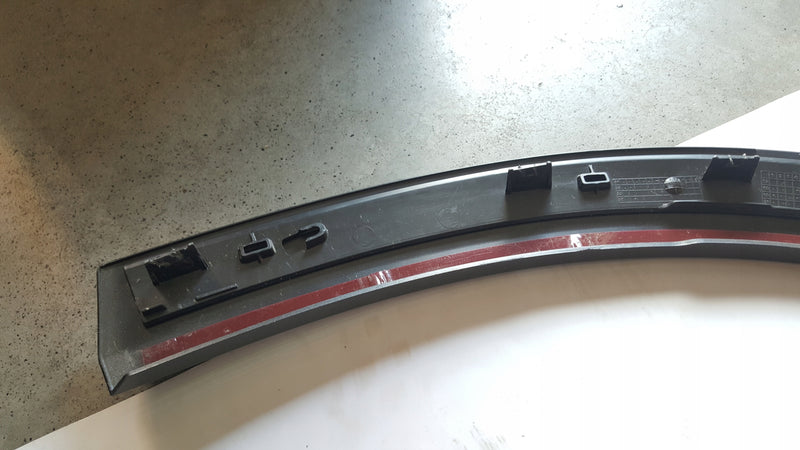 Listwa błotnika przedniego prawa strona AUDI E-TRON 4KE853718A demontaż