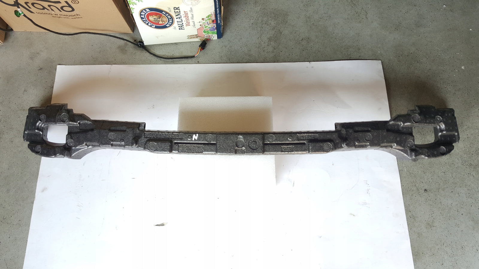 NOWY ORYGINALNY absorber zderzaka przedniego AUDI A3 8V0807550A