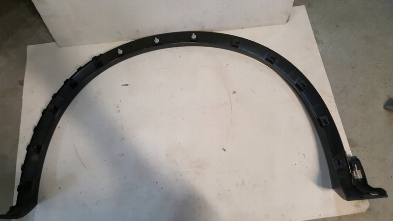 Listwa błotnika prawy przód VW TIGUAN III 571853718A demontaż
