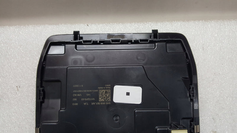Lampka podsufitki LED- VW GOLF VIII 5H0959561AR demontaż