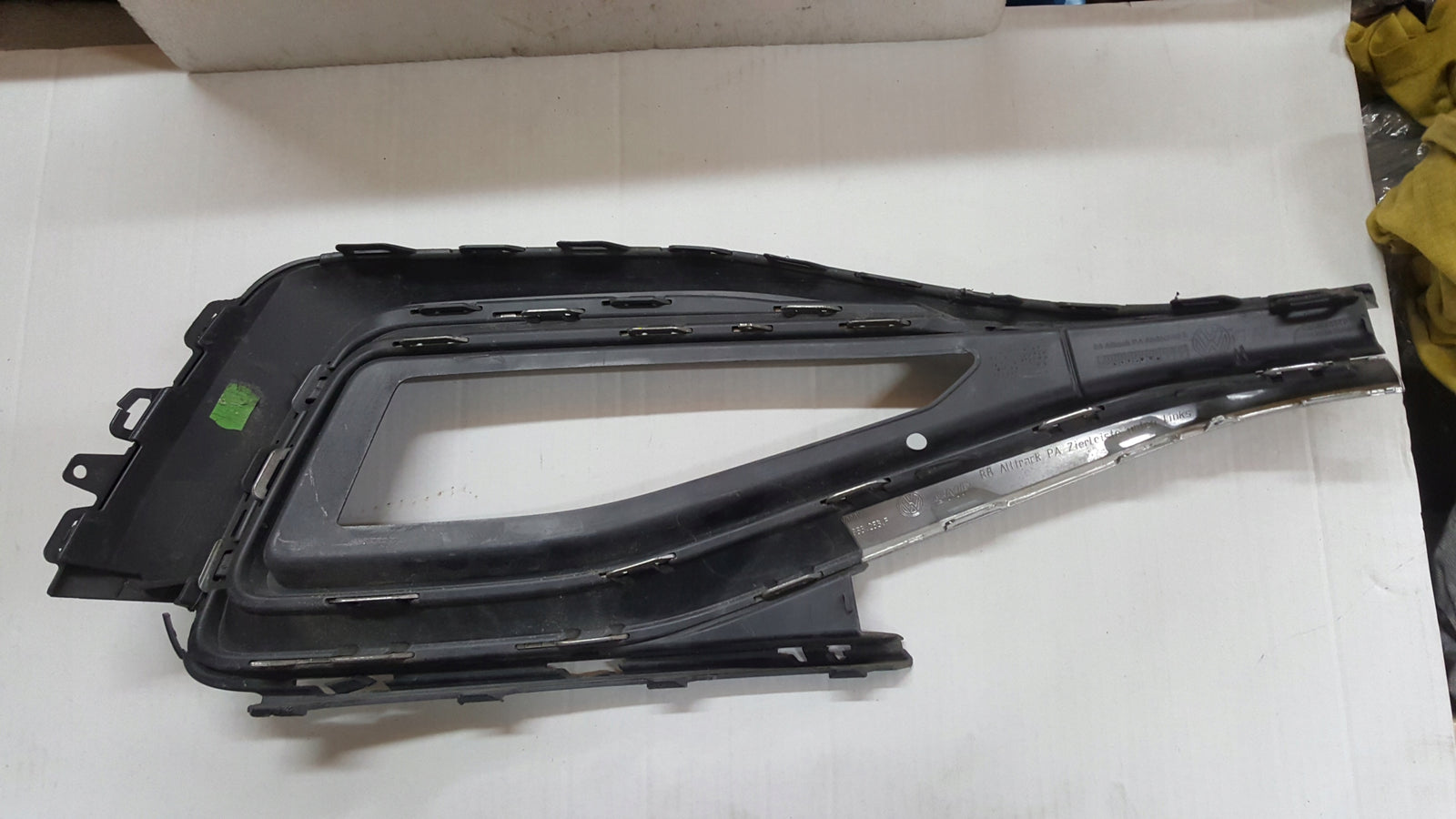 Kratka zderzaka przedniego lewa strona VW PASSAT B8 ALLTRACK 3G0853665P
