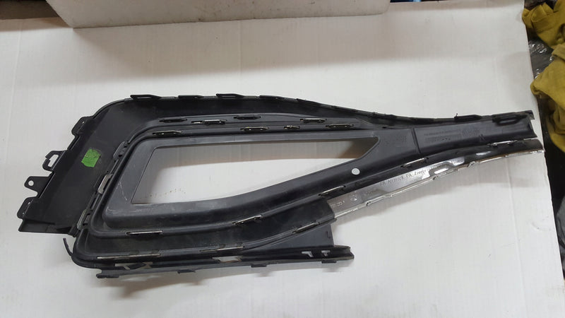 Kratka zderzaka przedniego lewa strona VW PASSAT B8 ALLTRACK 3G0853665P