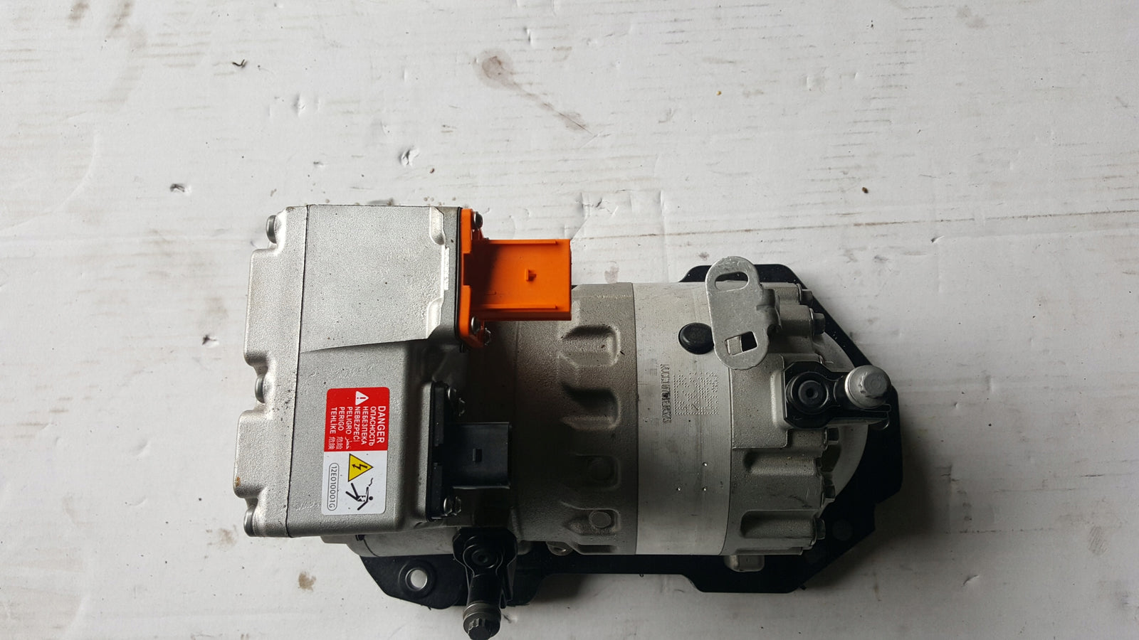 Kompresor klimatyzacji VW ID.4 1EA820808C demontaż