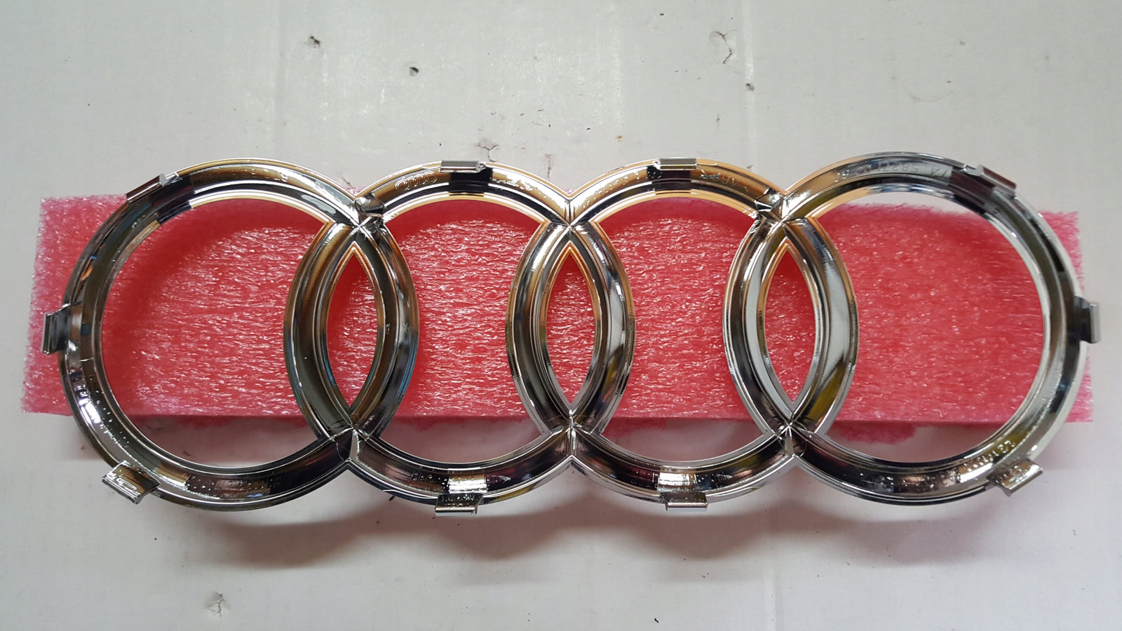 Emblemat logo przód AUDI A1 RS5 RS3 8T0853605 NOWY ORYGINAŁ