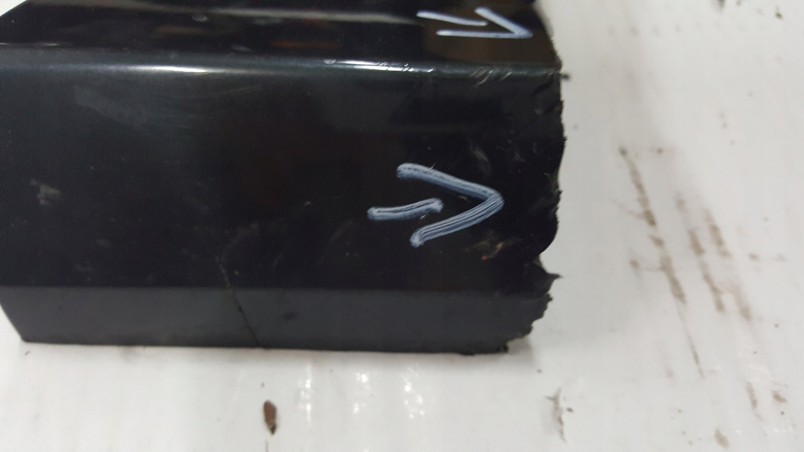 Listwa błotnika prawy przód AUDI Q2 81A853718A
