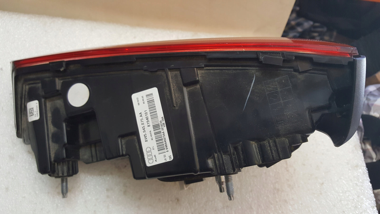 Lampa LED lewy tył AUDI A4 (B9) sedan 8W5945075AA demontaż