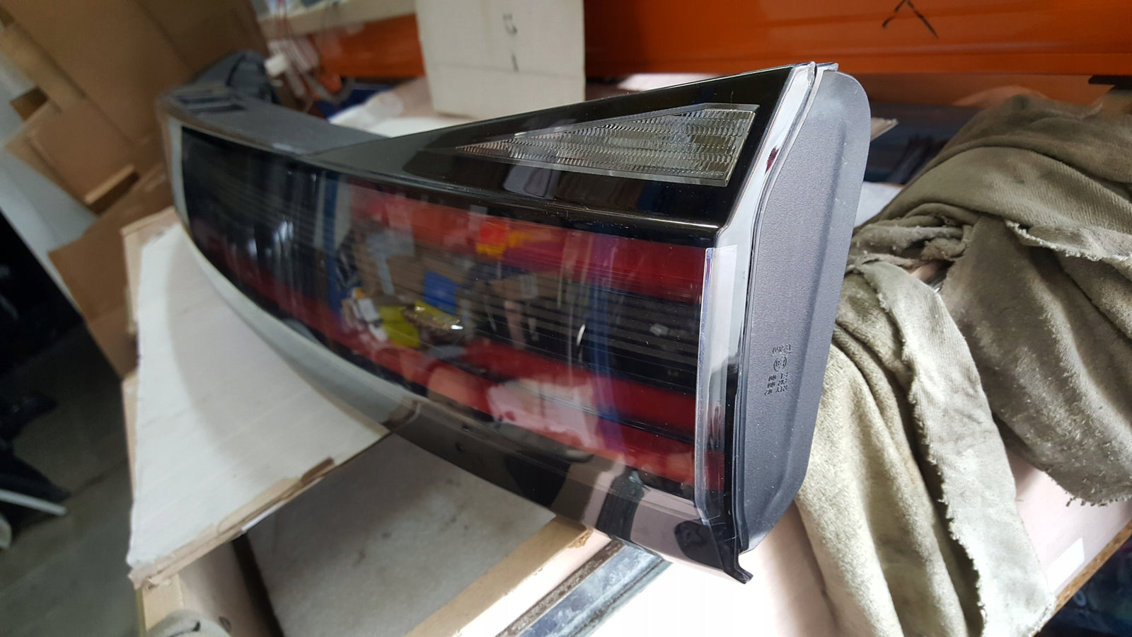 Lampa blenda klapy bagażnika VW TIAGO 2G7945093 demontaż