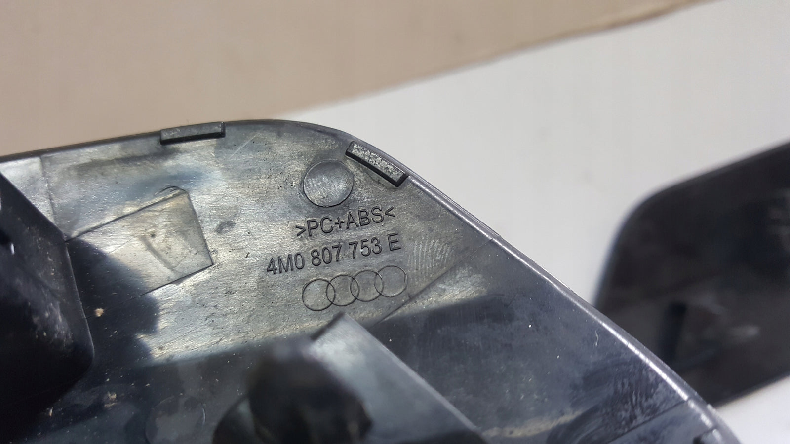 Zaślepki spryskiwaczy lewy + prawy przód AUDI Q7 4M0807753E 4M0807754E
