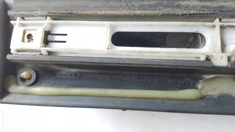 Listwa drzwi przednich prawa Audi A6 ALLROAD 4F0853960B
