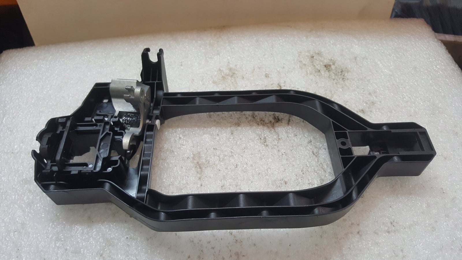 NOWE ORYGINALNE mocowanie klamki prawa strona VW CRAFTER 7C0837886C