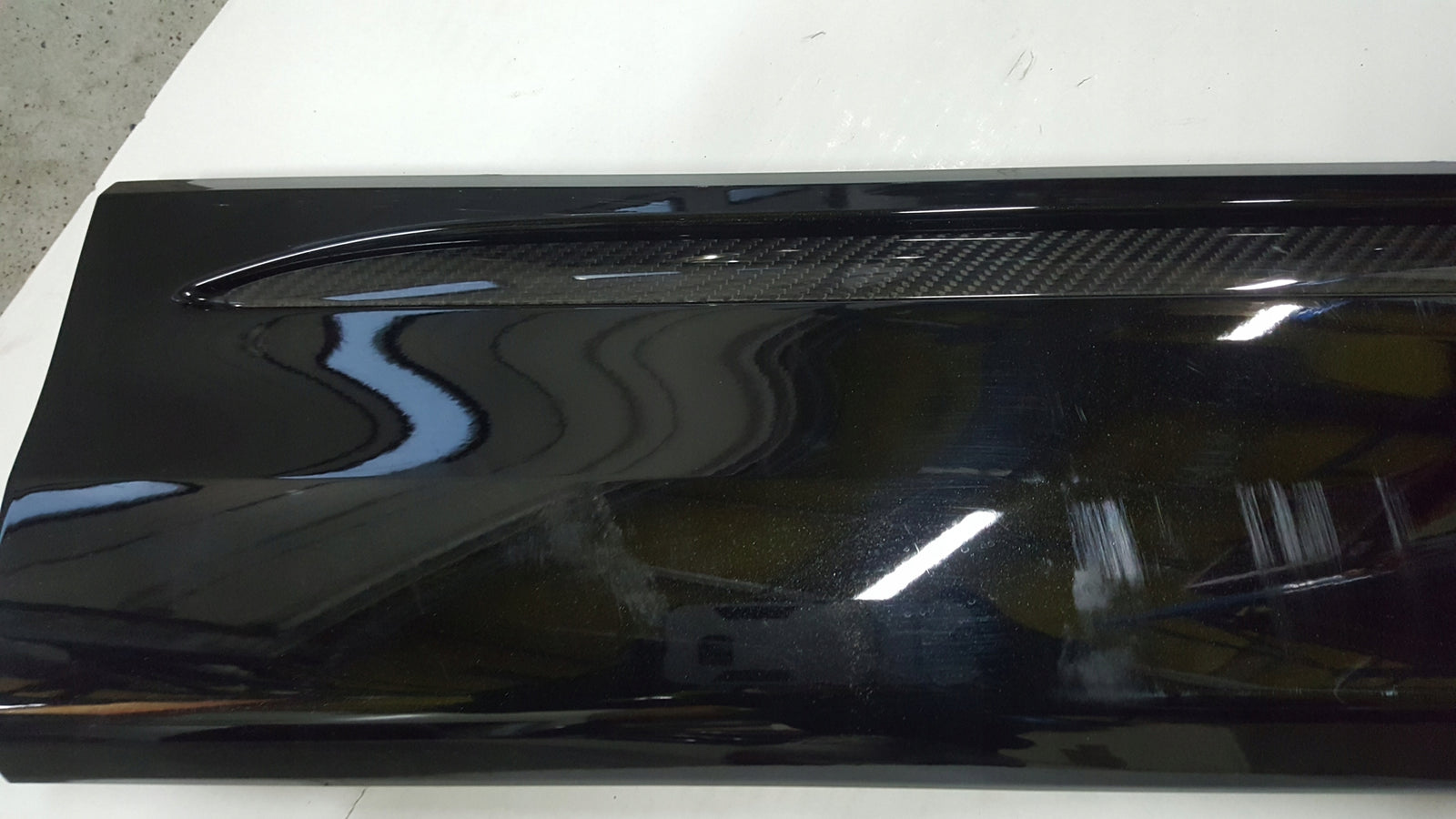 Listwa drzwi LE przód AUDI Q8 4M8853959B demontaż