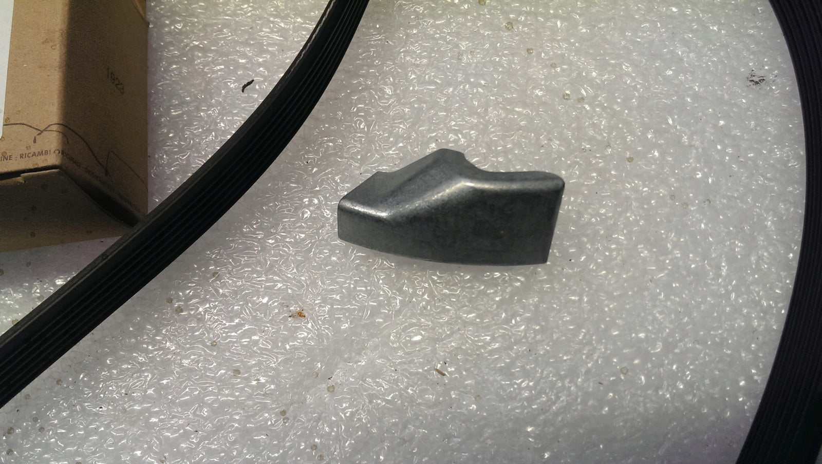 Pasek wielorowkowy klinowy VW AUDI SEAT 03L998037