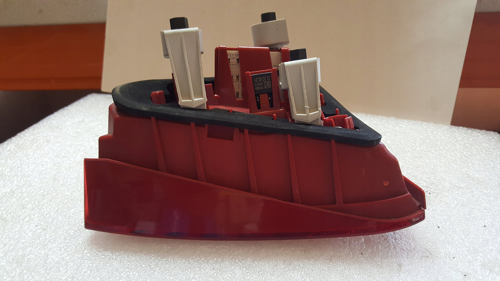 LE lampa LED w klapę AUDI A5 8T0945093C demontaż