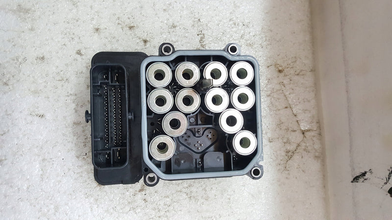 Volkswagen Polo Seat Ibiza STEROWNIK POMPY ABS 2Q0614517AP 2Q0614517N