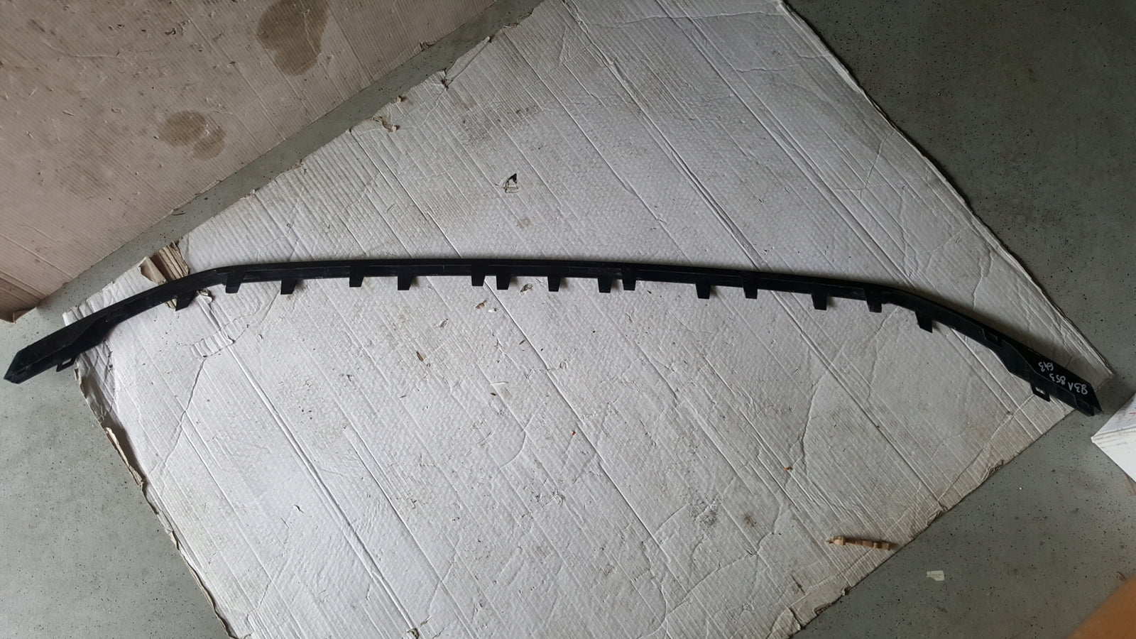 Listwa zderzaka przedniego AUDI Q3 83A853643 demontaż