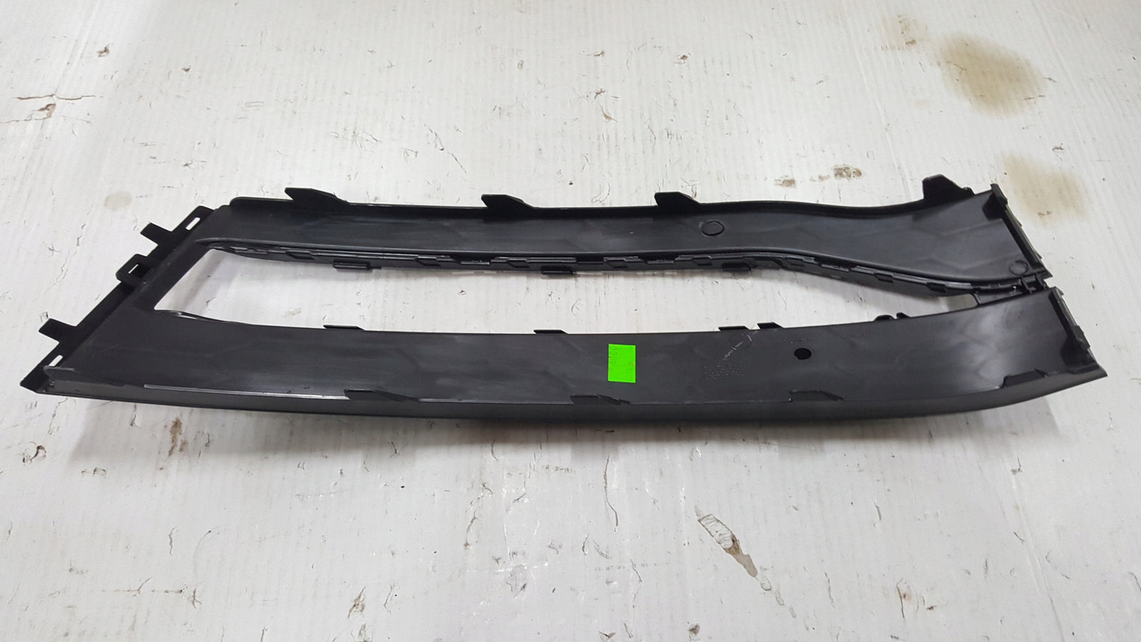 Kratka zderzaka lewy przód SKODA SUPERB III 3V0853665B demontaż