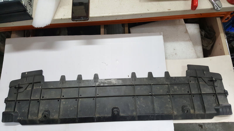 Dolna osłona zderzaka przedniego AUDI Q3 83A807611 demontaż