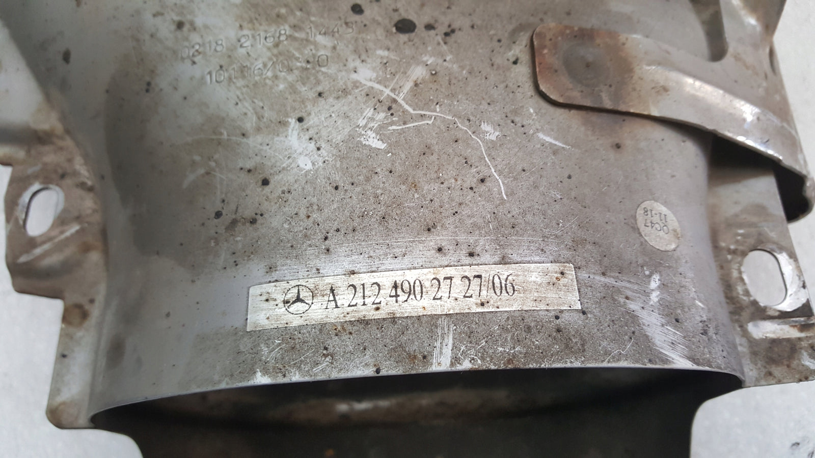 Końcówka wydechu lewa MERCEDES W212 A2124902727 demontaż