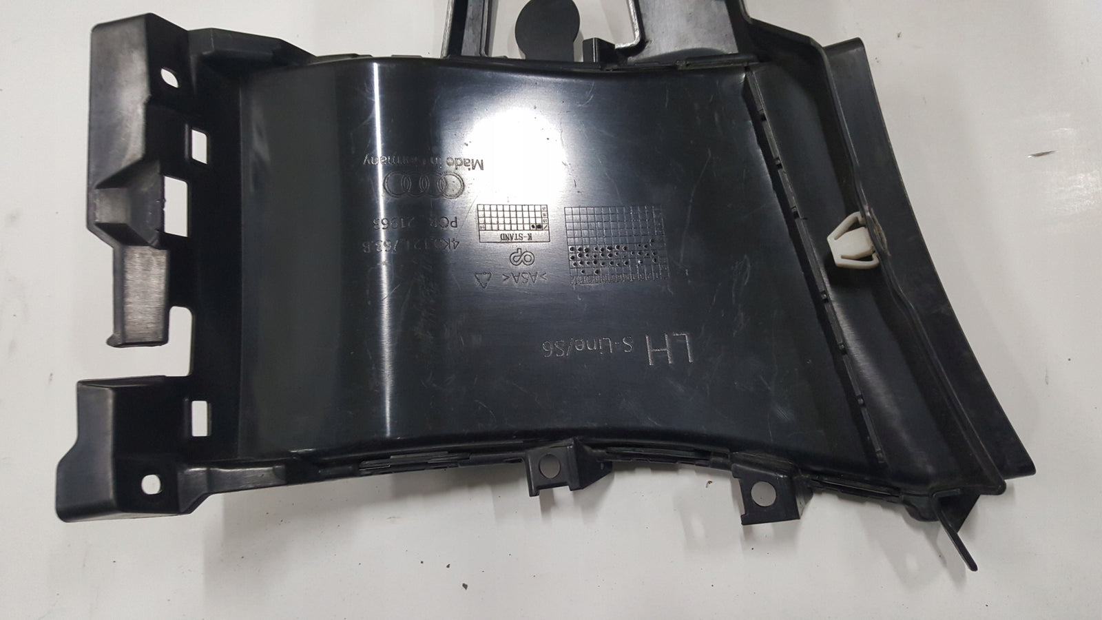 Kierownica powietrza lewy przód AUDI A6 (C8) 4K0121763B 4K0121763C demontaż