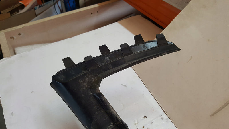 Listwa atrapa zderzaka tylnego prawa strona AUDI RSQ3 83F807834C demontaż