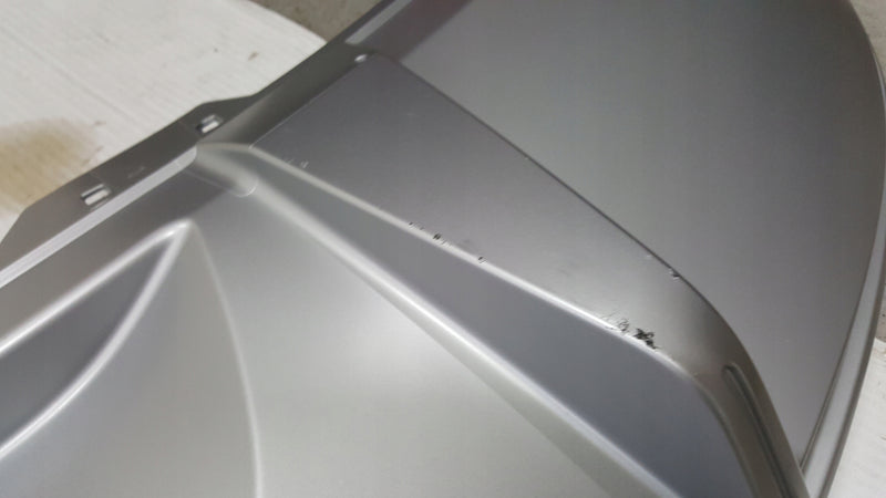 Dokładka spoiler dyfuzor zderzaka tylnego AUDI E-TRON 4KE807835C demontaż