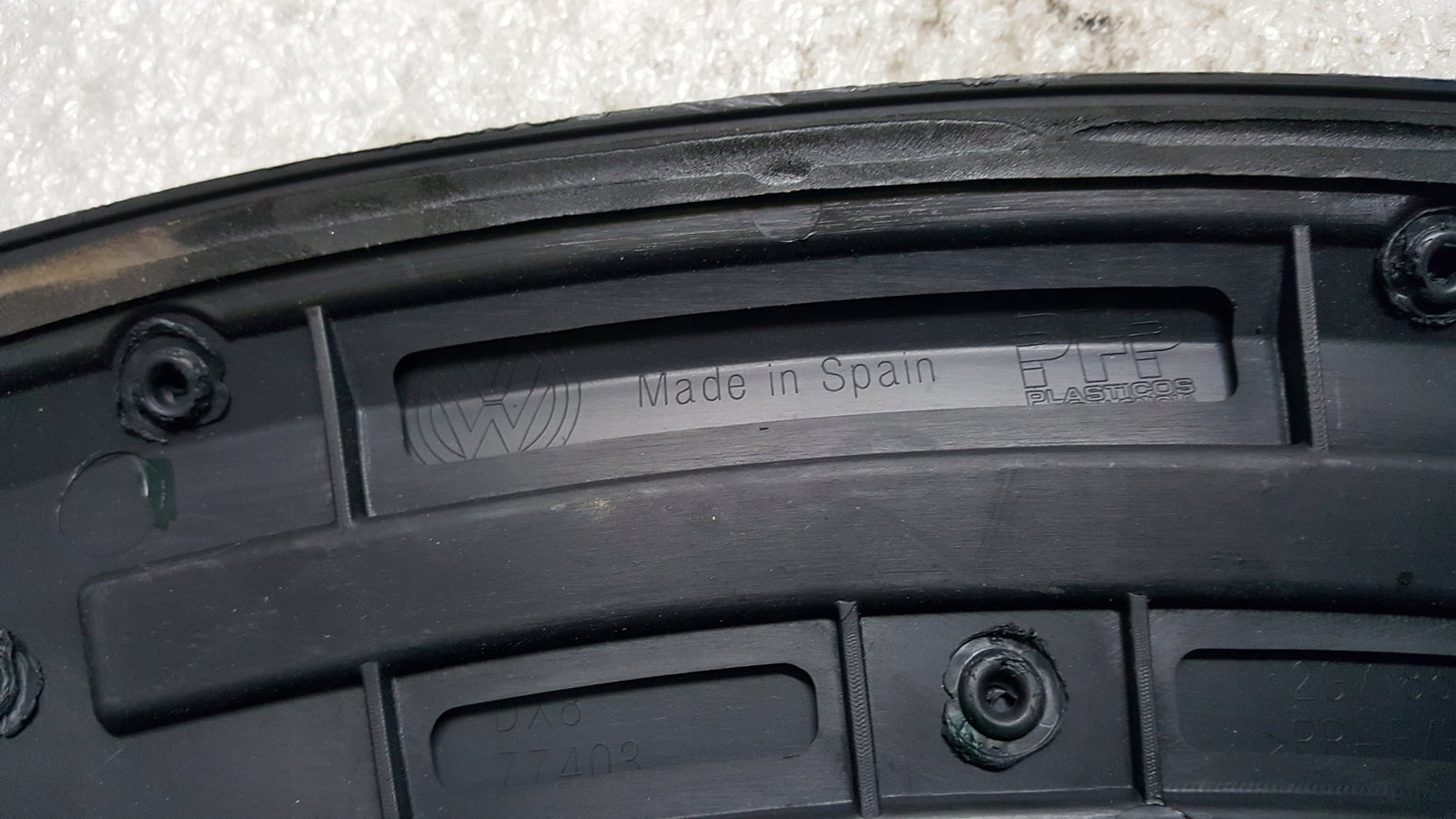 Listwa błotnika lewy tył VW TAIGO 2G7854817B demontaż