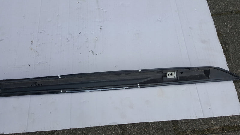 Listwa progowa prawa AUDI A4 B9 S-LINE 8W0853931A