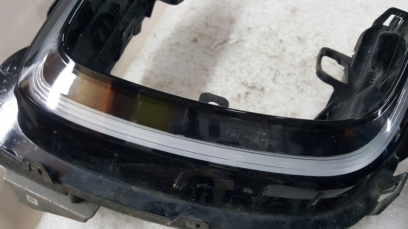 Prawy halogen LED- DRL-- VW E-UP! lift 12E941056E demontaż