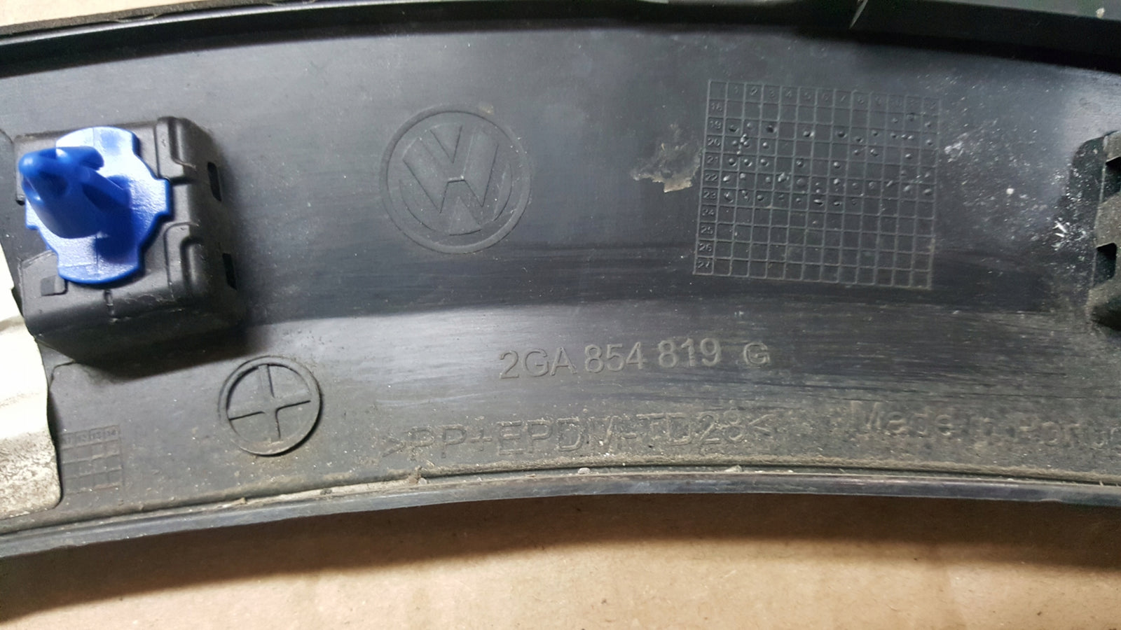 VW T-ROC LISTWA NAKŁADKA BŁOTNIKA LEWY TYŁ 2GA854819G