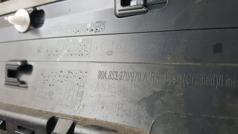 Listwa drzwi prawy tył AUDI Q5 80A853970A demontaż