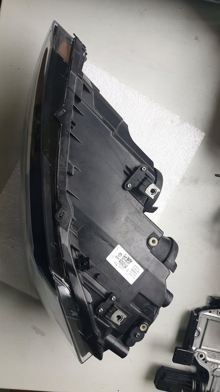 LE reflektor Vw POLO 2G1941005 2020r DEMONTAŻ