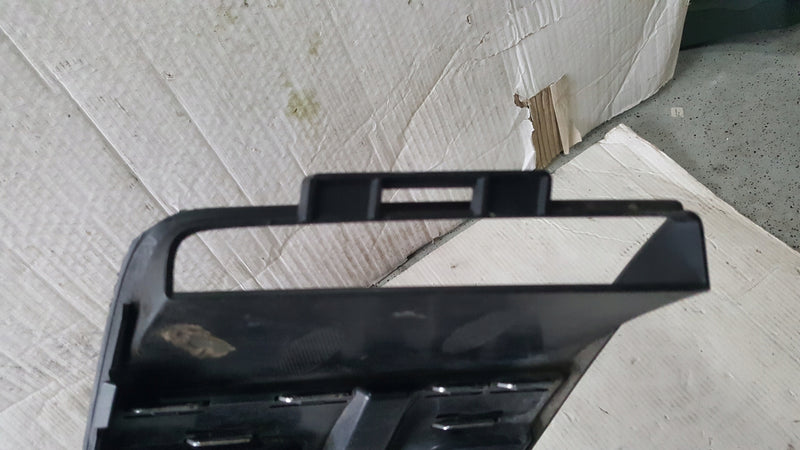 Kratka zderzaka prawy przód AUDI A4 B9 8W0807682F