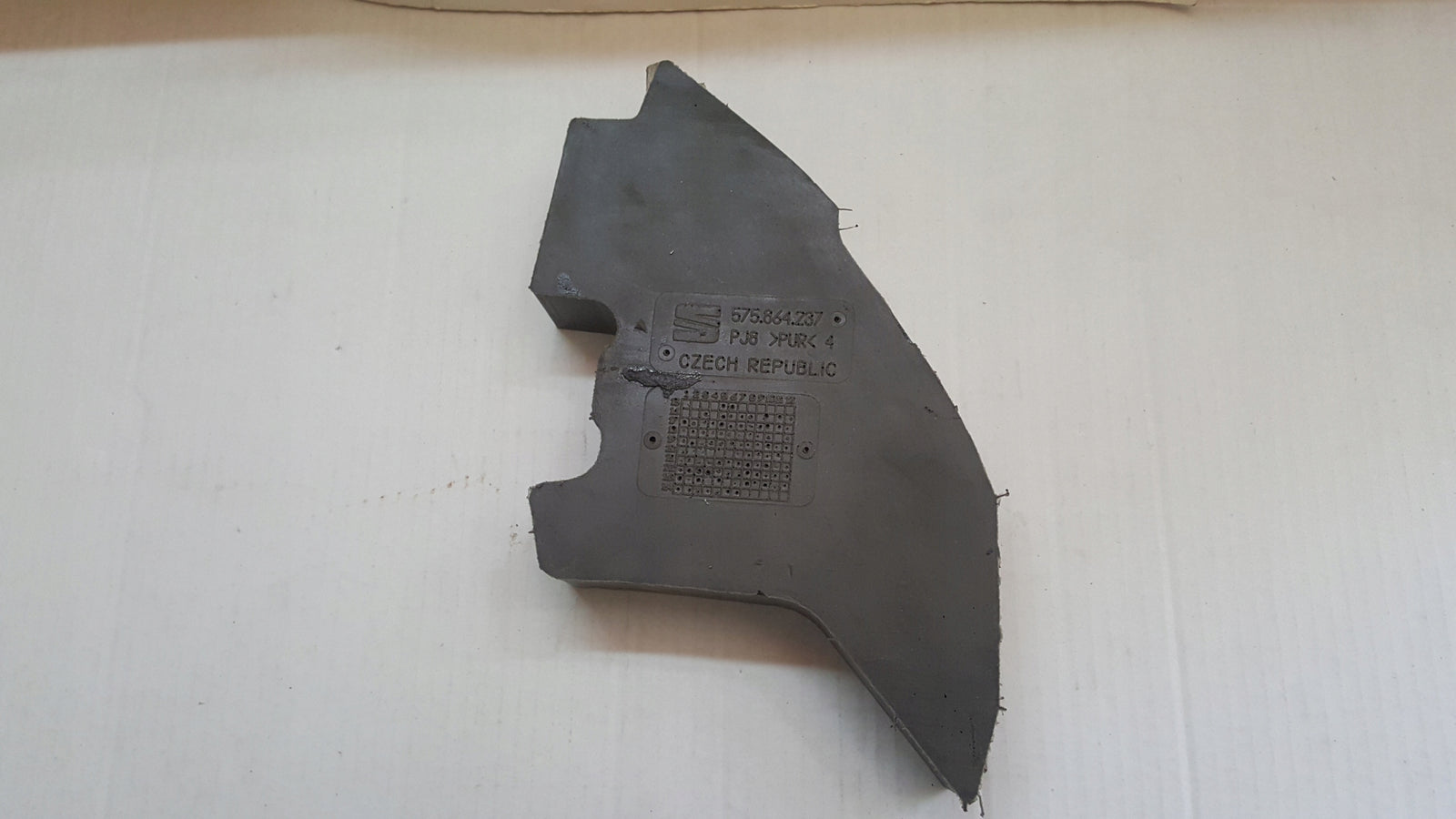 Wygłuszenie wypełnienie błotnika SEAT ATECA 575864237 demontaż