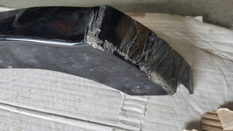 Listwa błotnika przedniego prawa strona AUDI Q5 80A853718F demontaż