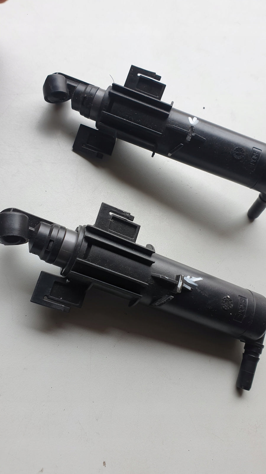 LE spryskiwacz reflektora AUDI A4 8K0955101D