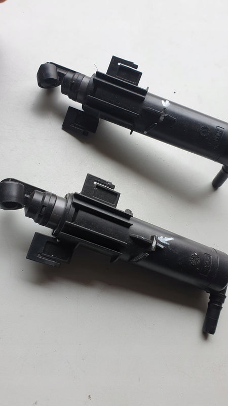 LE spryskiwacz reflektora AUDI A4 8K0955101D