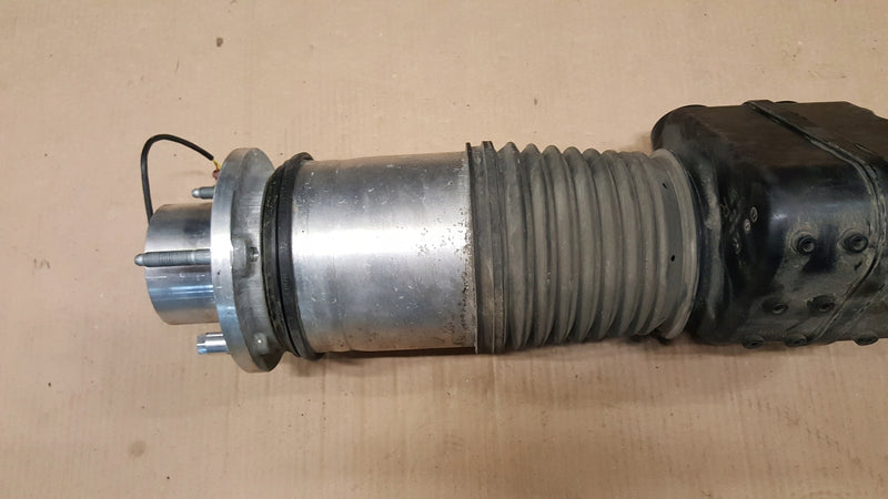 Amortyzator prawy przód PORSCHE TAYCAN 9J1616038E demontaż