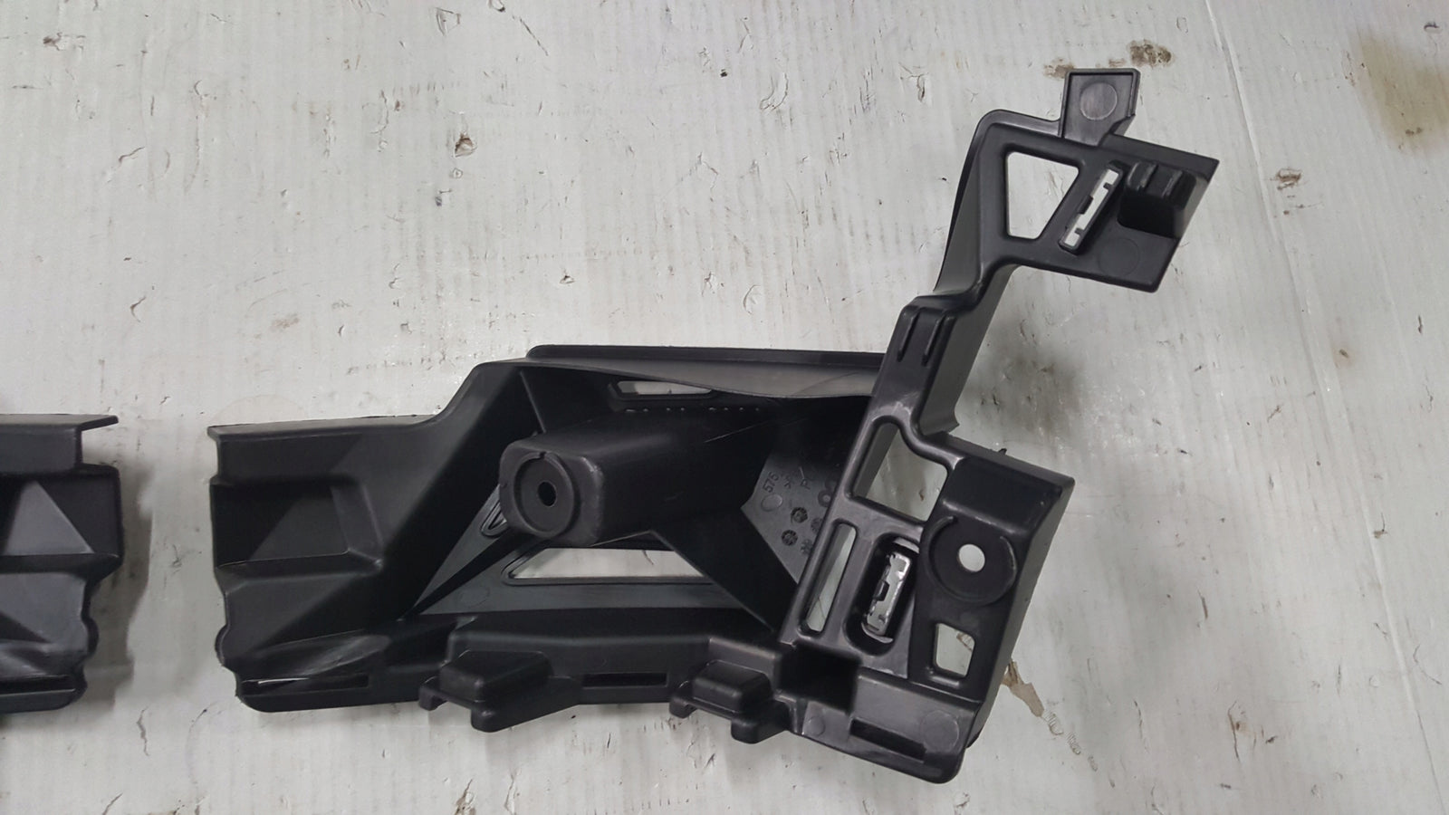 Nowe ślizgi zderzaka tylnego lewy + prawy SEAT ATECA 575807377 575807378