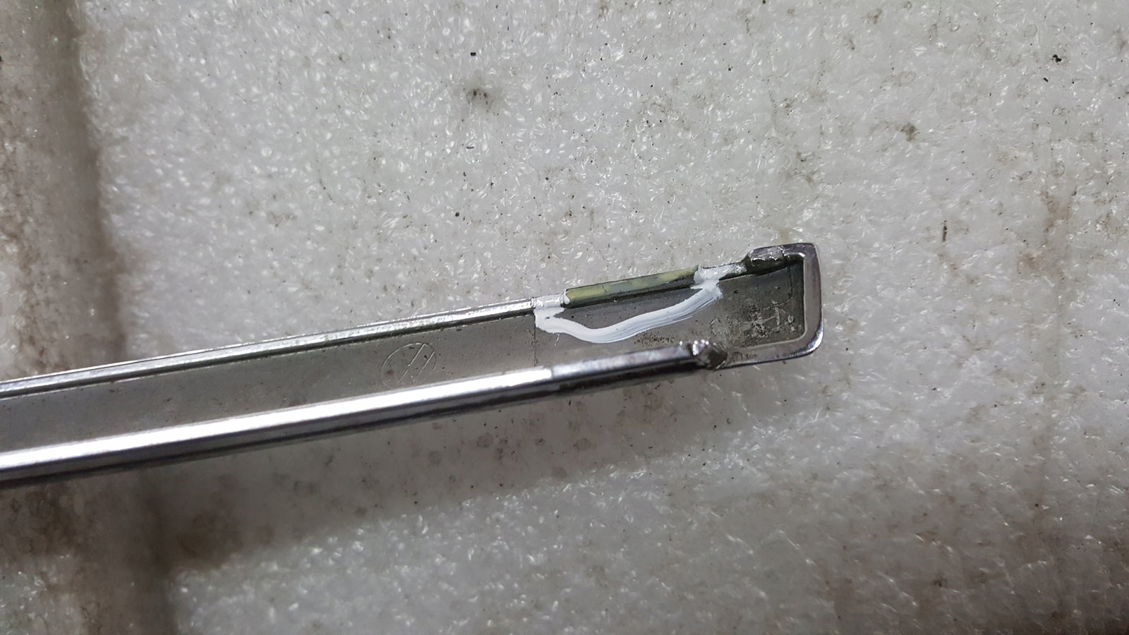 LISTWA ZDERZAKA PRZÓD CHROM PRAWA VW PASSAT B5 3B0807244