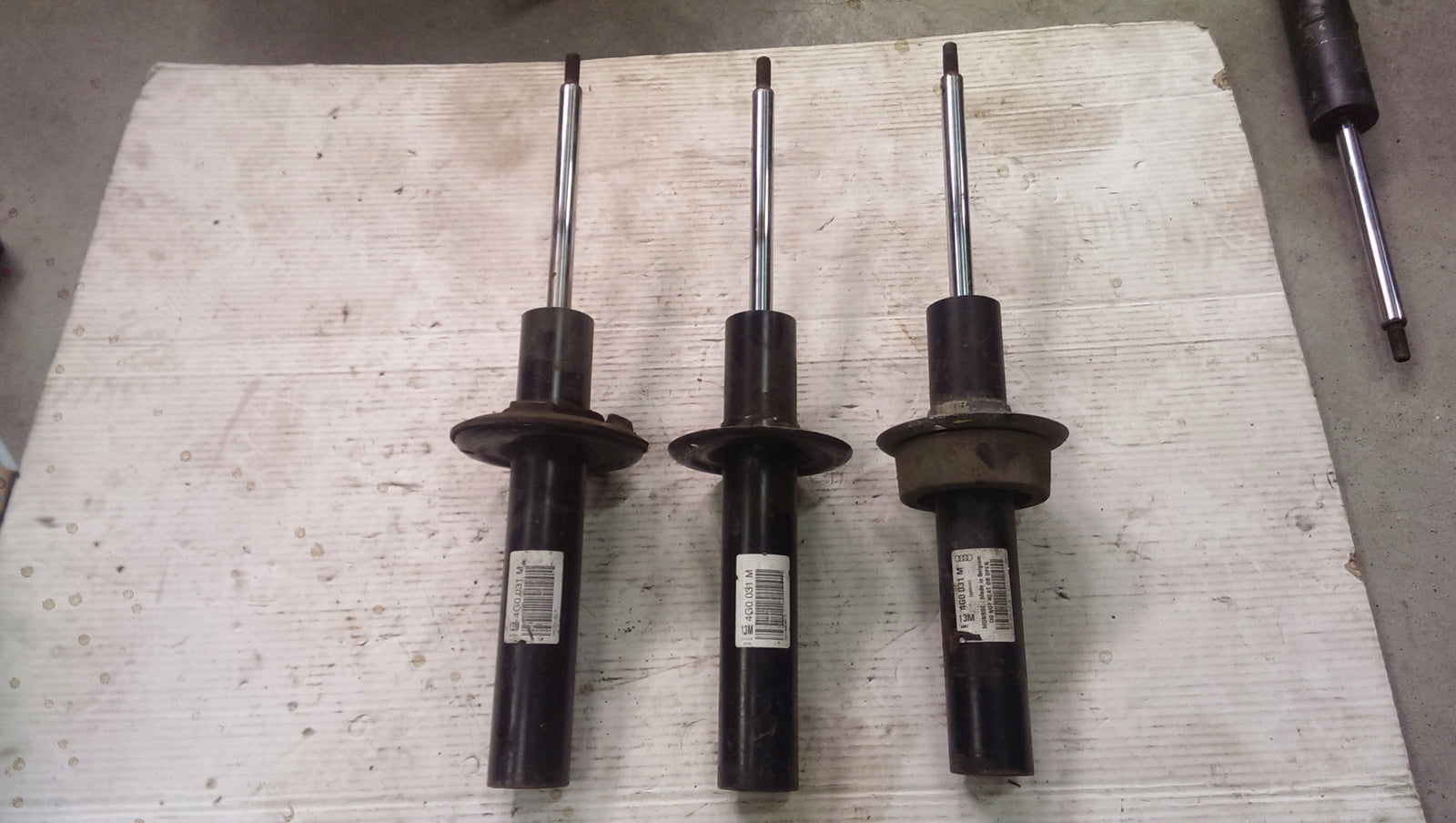 Amortyzator przód AUDI A6 C7 4G0413031M demontaż