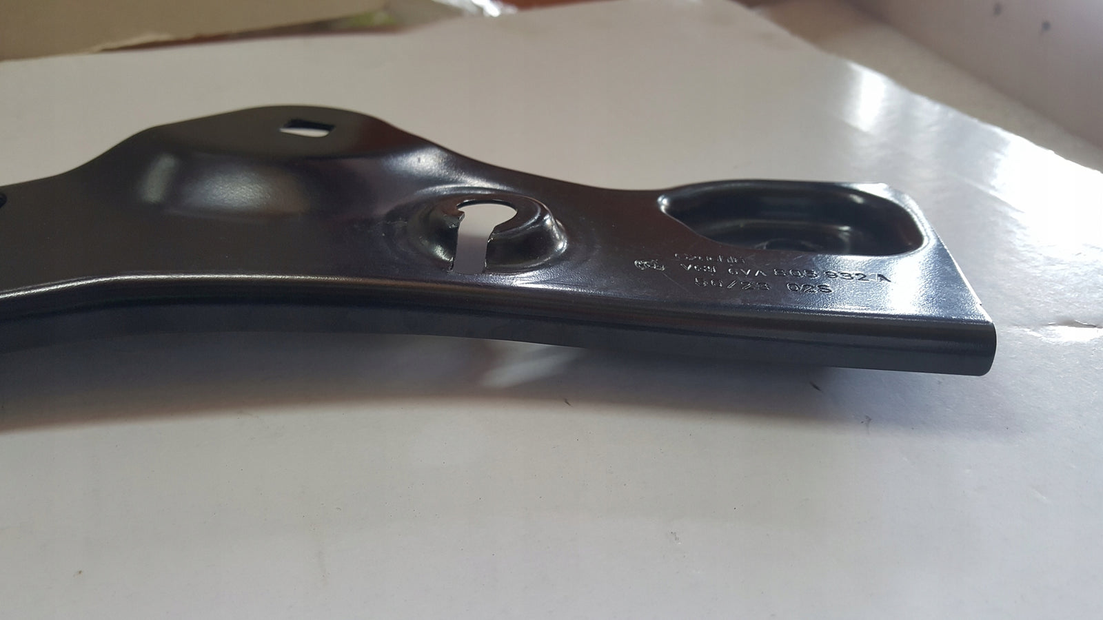 Wspornik mocowanie pasa prawy przód SKODA FABIA 6VA805932A