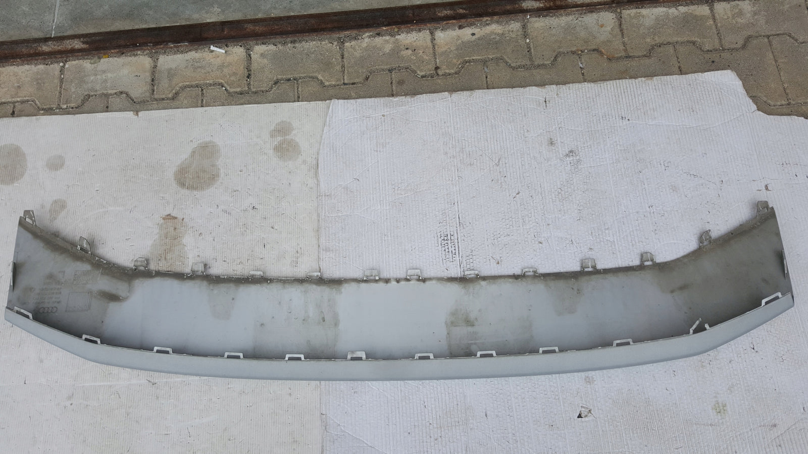 Dokładka spoiler zderzaka przedniego AUDI Q4 e-tron 89A807733 demontaż