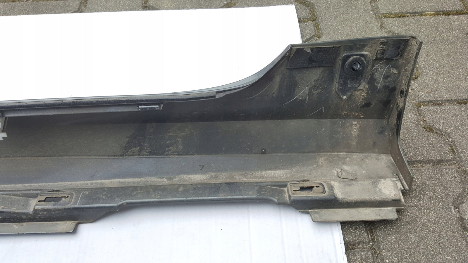Listwa progowa prawa strona AUDI A6 (C8) S-LINE 4K0853856A demontaż