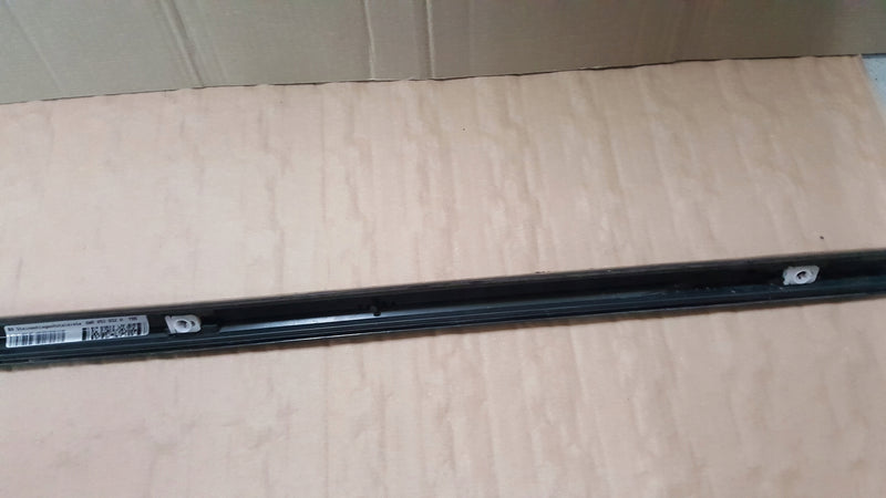 Listwa progowa prawa strona AUDI A4 (B9) 8W0853932A demontaż