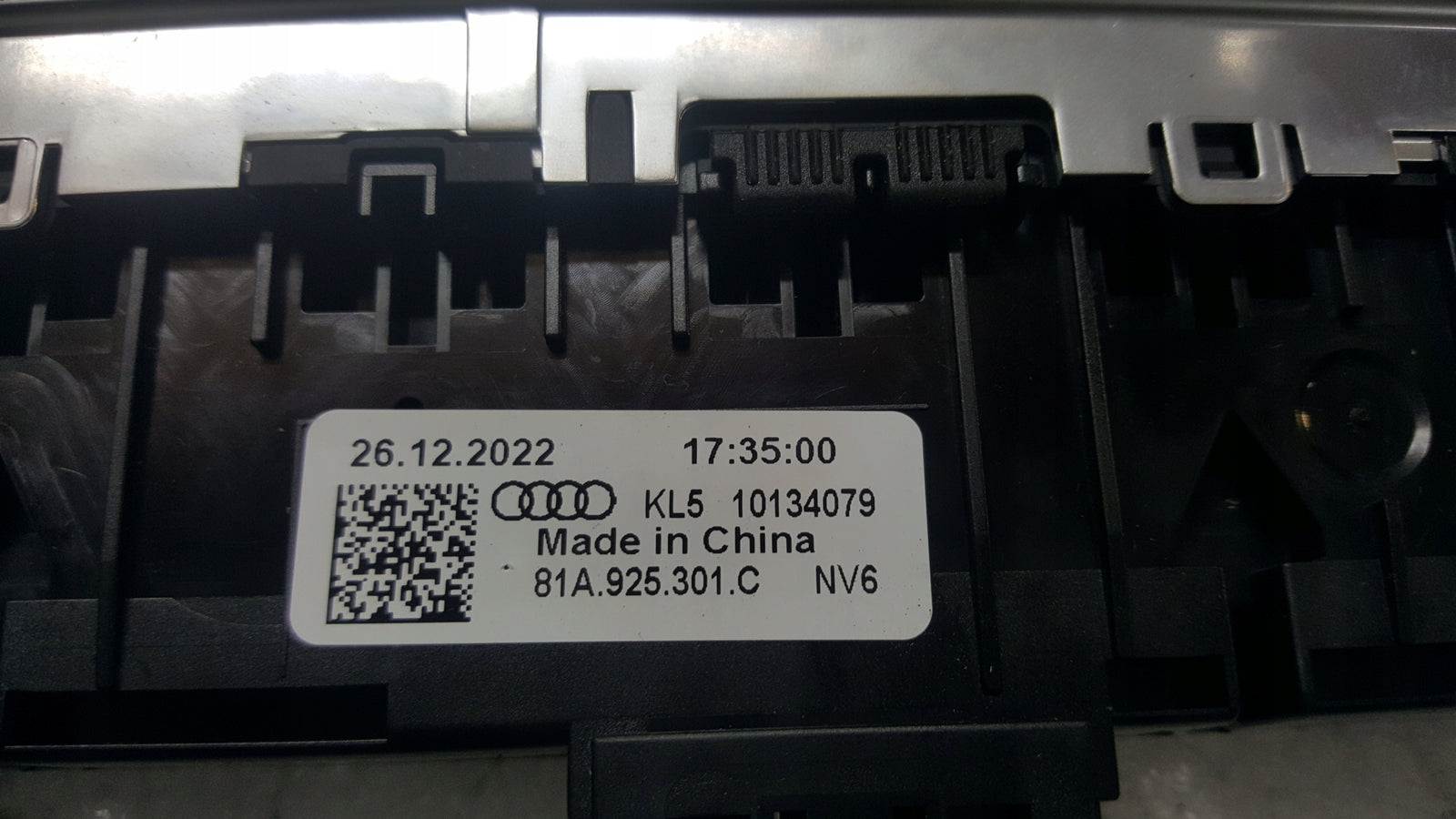 Panel przycisków AUDI Q2 81A925301C demontaż