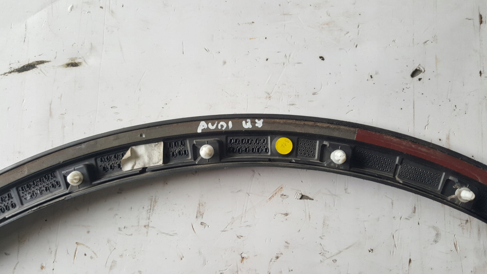 AUDI Q7 4M LISTWA PRAWA BŁOTNIKA TYŁ RH967234