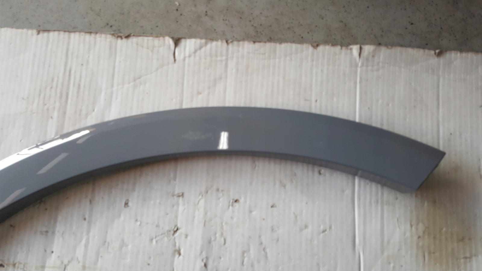 Listwa błotnika prawy przód AUDI Q4 e-tron 89A853718C demontaż