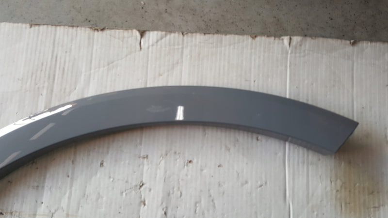 Listwa błotnika prawy przód AUDI Q4 e-tron 89A853718C demontaż