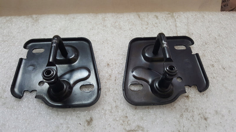 Lewy + prawy rygiel maski AUDI Q3 RSQ3 A3 Q2 81A823185A 81A823186A demontaż