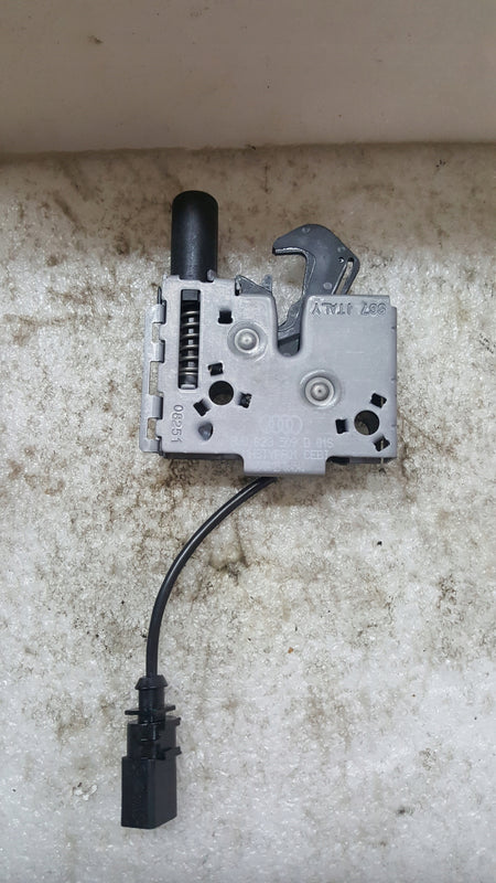 AUDI A4 B9 A5 F9 8W0823509D ZAMEK MASKI